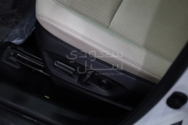 2023 تويوتا كراون