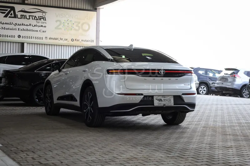 2023 تويوتا كراون