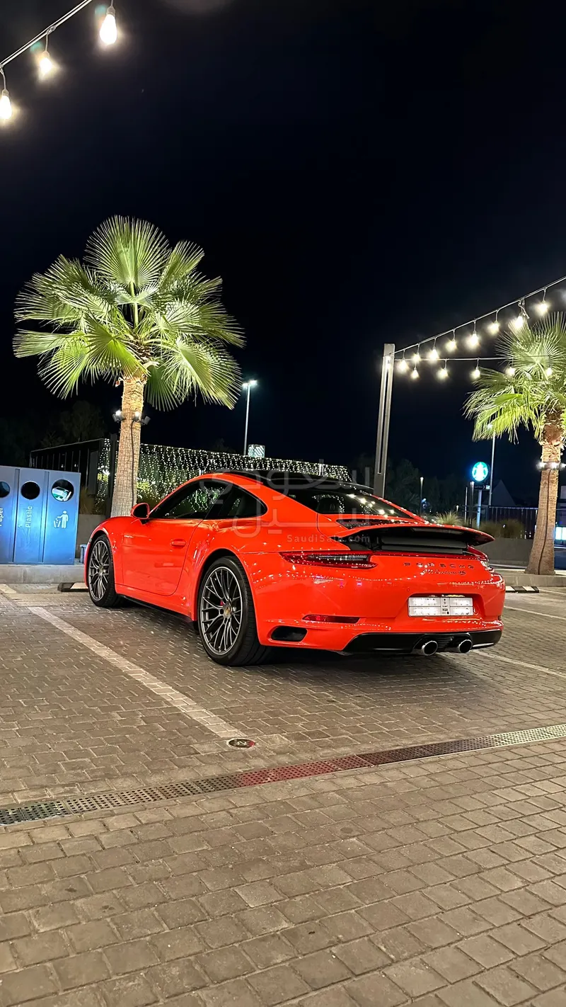 2017 بورش 911 كاريرا 4 اس