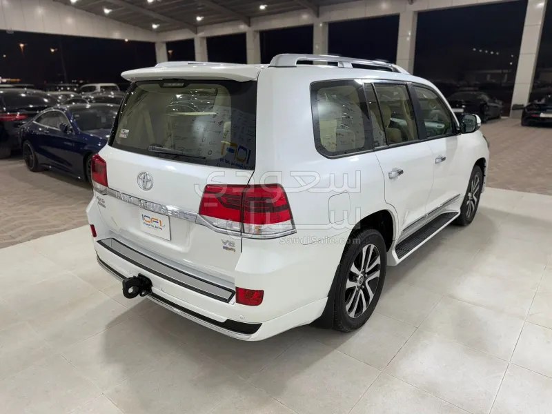 2019 تويوتا لاند كروزر جي اكس ار