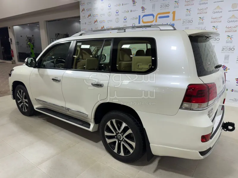 2019 تويوتا لاند كروزر جي اكس ار