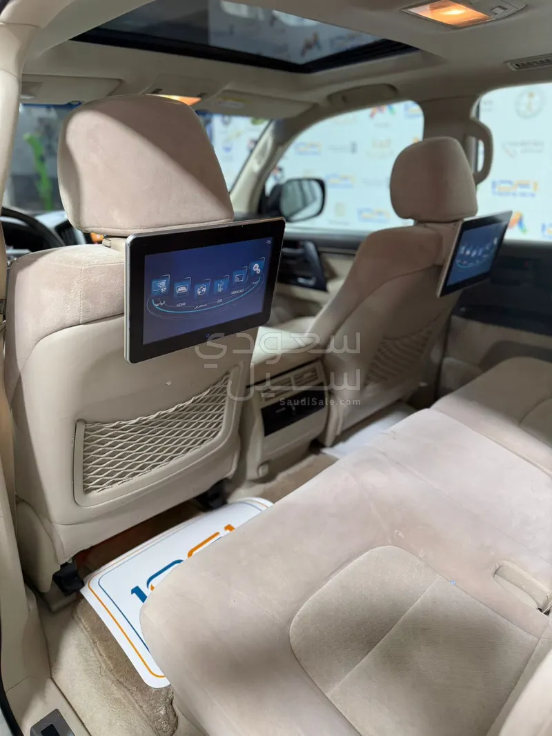 2019 تويوتا لاند كروزر جي اكس ار