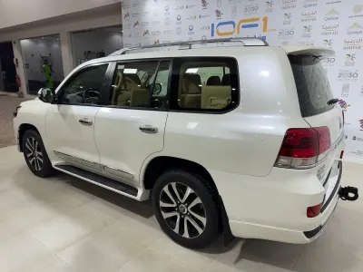 2019 تويوتا لاند كروزر جي اكس ار