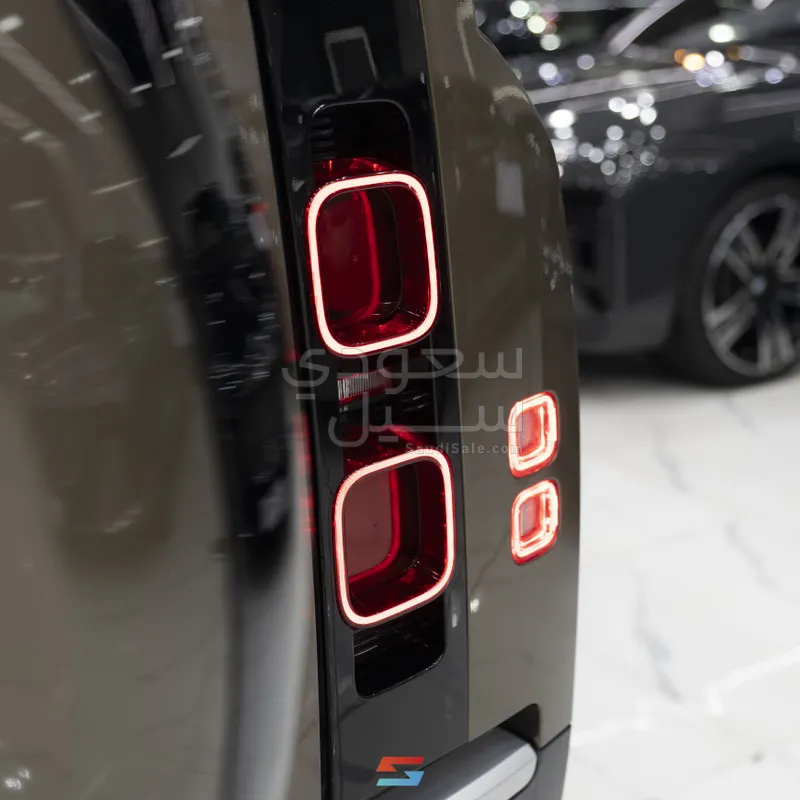 2024 لاند روفر ديفيندر 110