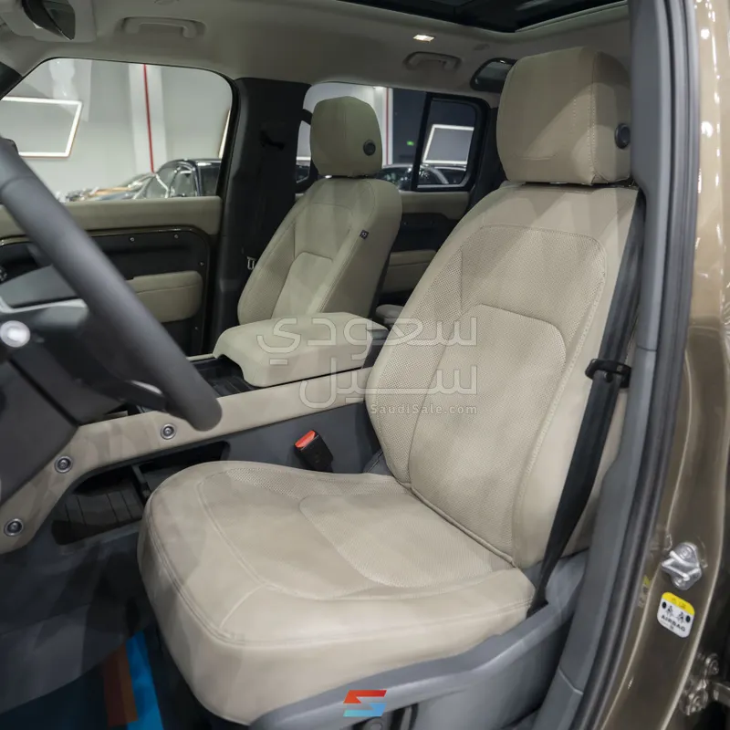 2024 لاند روفر ديفيندر 110