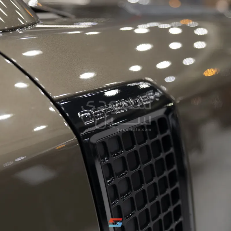 2024 لاند روفر ديفيندر 110