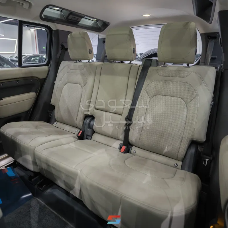 2024 لاند روفر ديفيندر 110