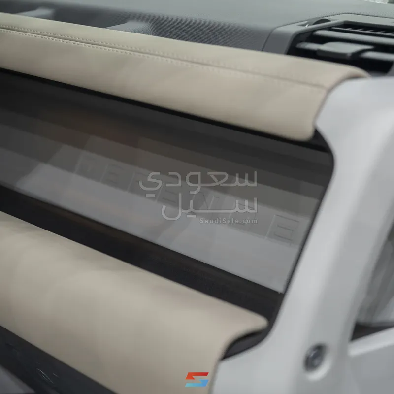 2024 لاند روفر ديفيندر 110