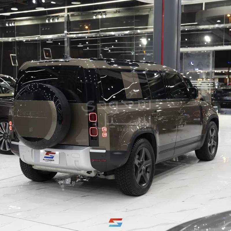 2024 لاند روفر ديفيندر 110