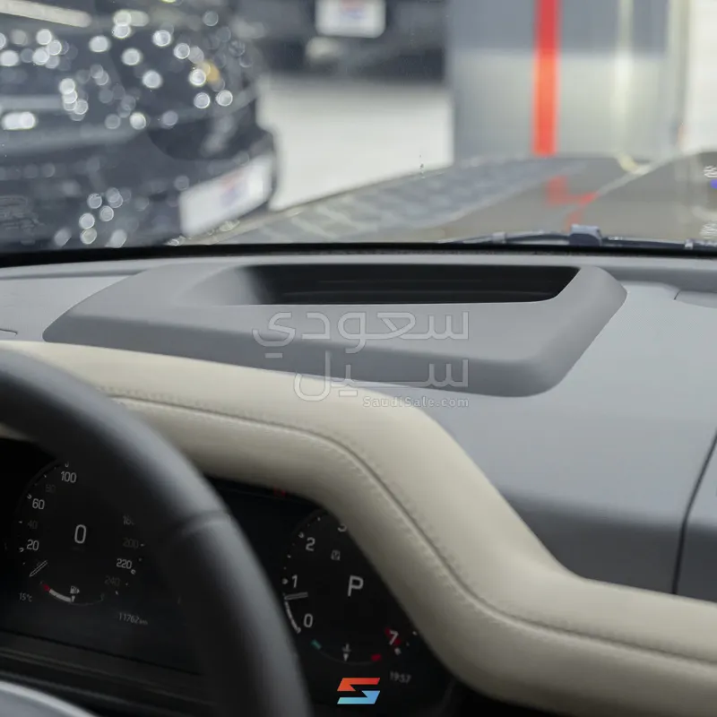 2024 لاند روفر ديفيندر 110