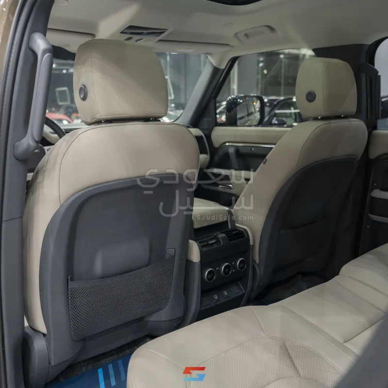 2024 لاند روفر ديفيندر 110