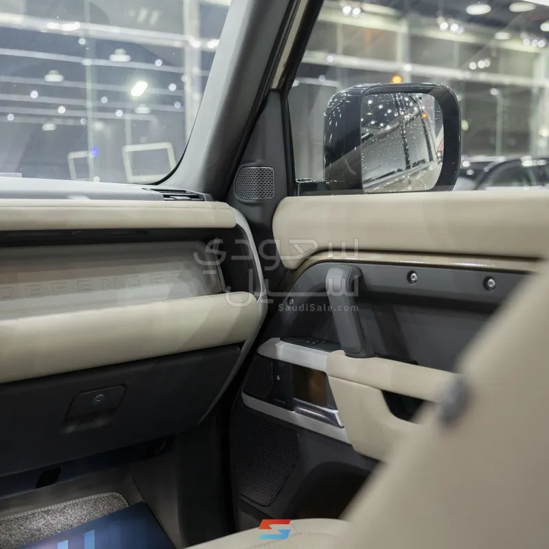 2024 لاند روفر ديفيندر 110