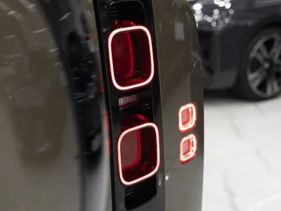 2024 لاند روفر ديفيندر 110