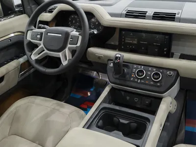 2024 لاند روفر ديفيندر 110