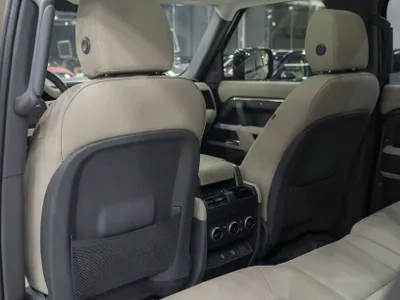 2024 لاند روفر ديفيندر 110