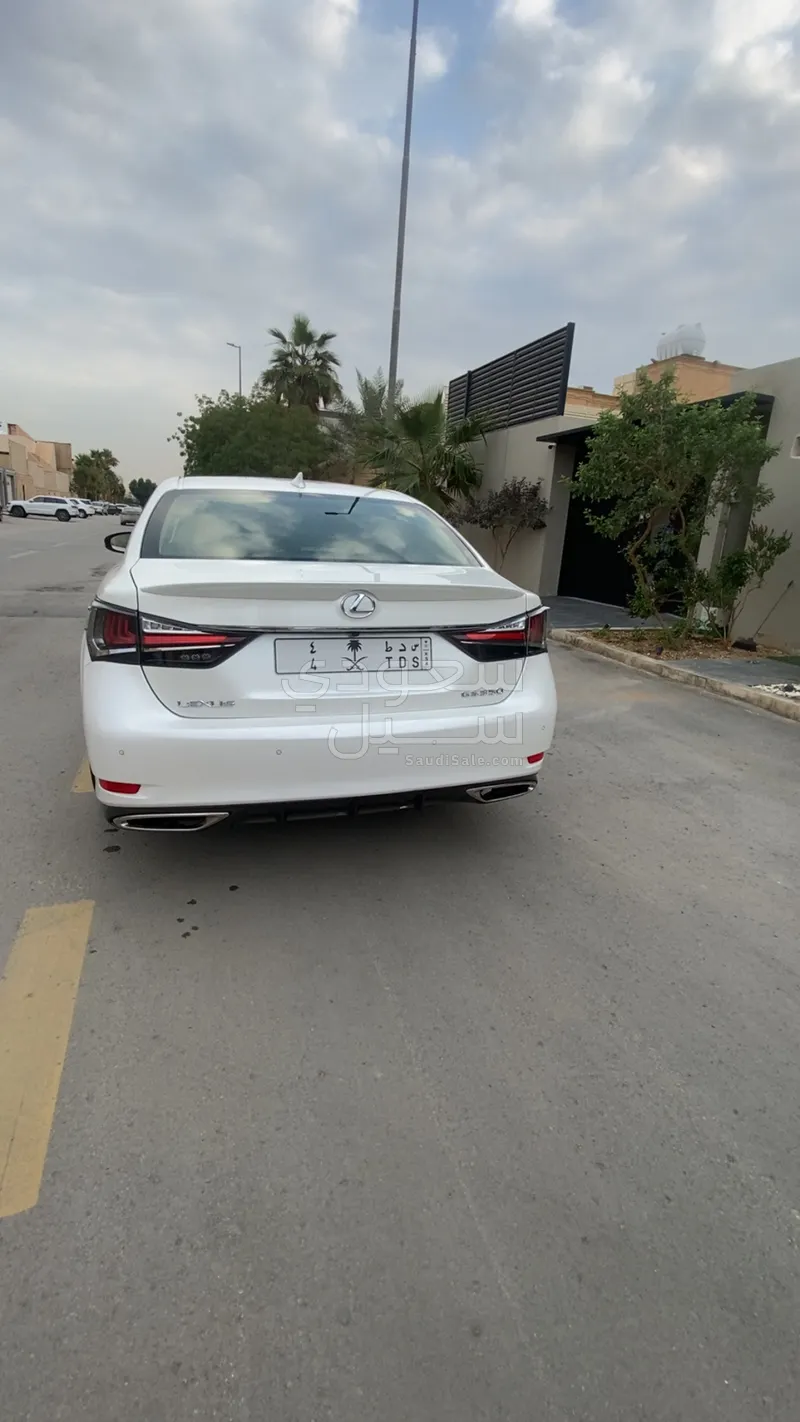 2017 لكزس جي إس 350