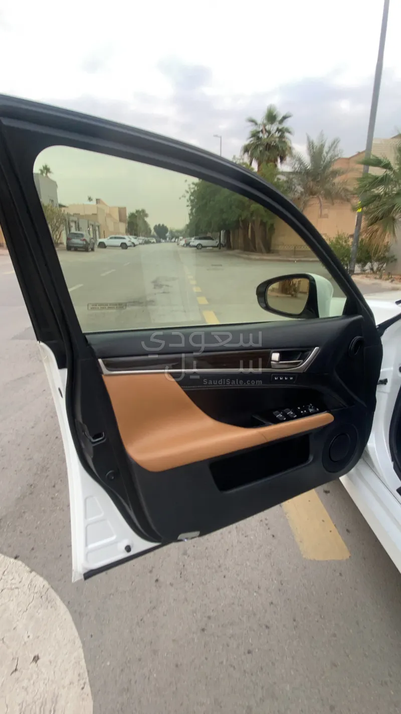 2017 لكزس جي إس 350