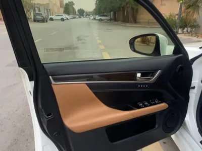 2017 لكزس جي إس 350