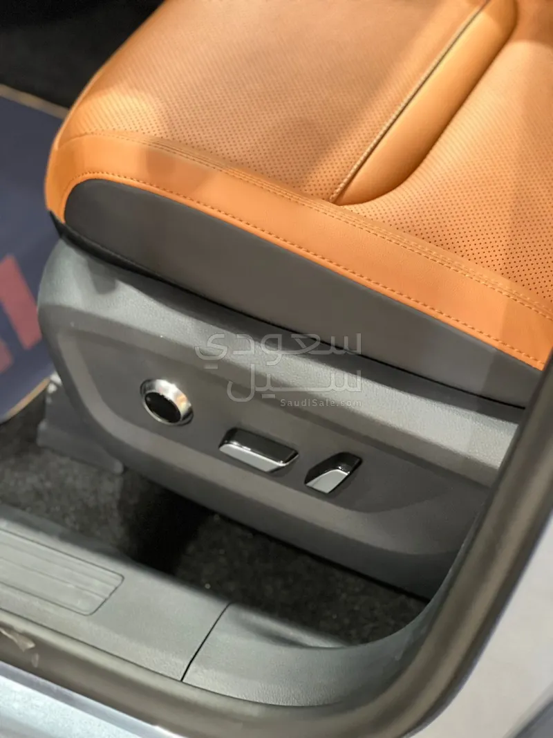 2026 فورد تيريتوري تيتانيوم بلس