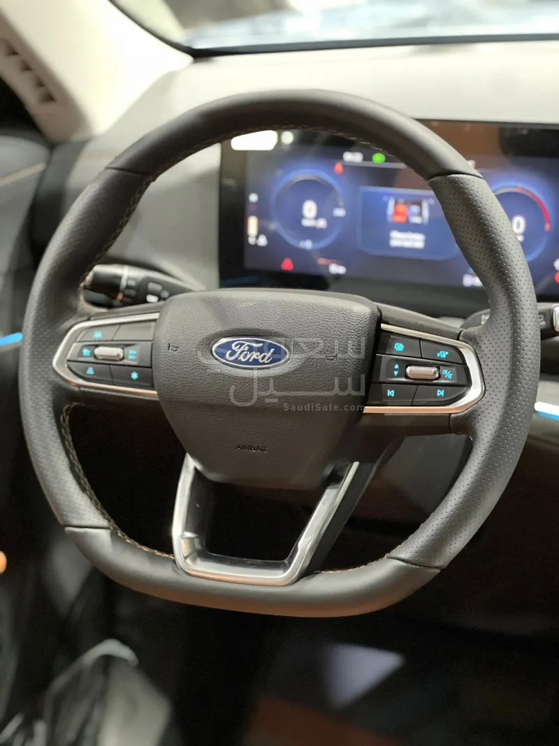 2026 فورد تيريتوري تيتانيوم بلس