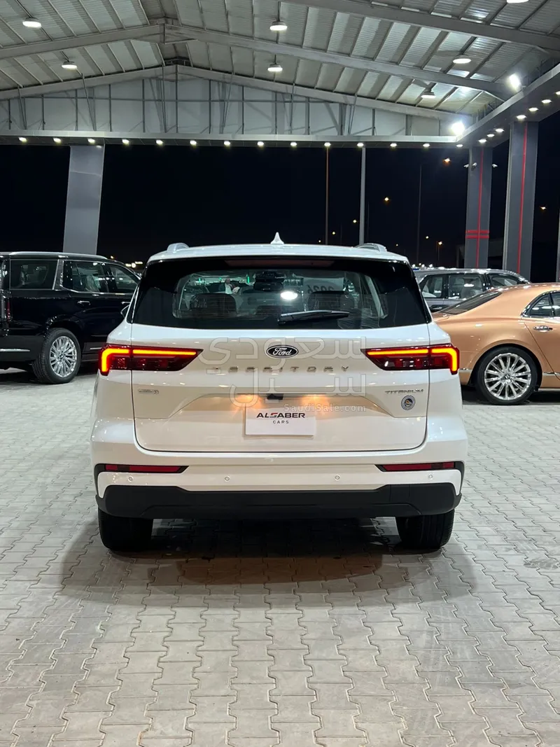 2026 فورد تيريتوري تيتانيوم بلس