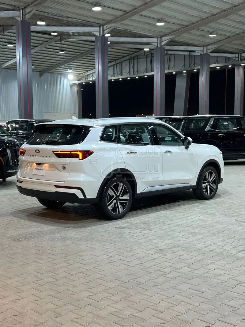 2026 فورد تيريتوري تيتانيوم بلس