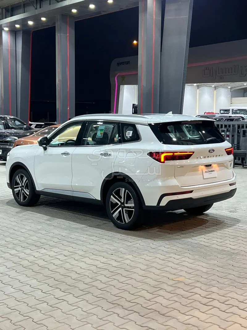 2026 فورد تيريتوري تيتانيوم بلس