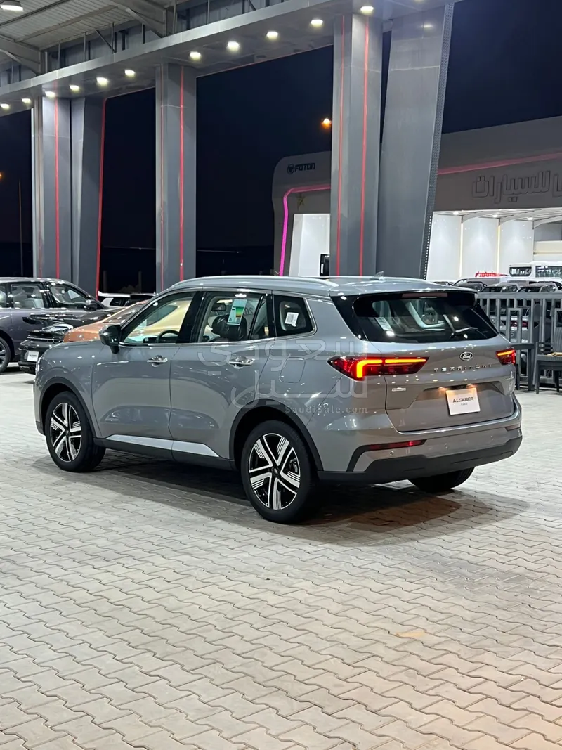 2026 فورد تيريتوري تيتانيوم بلس