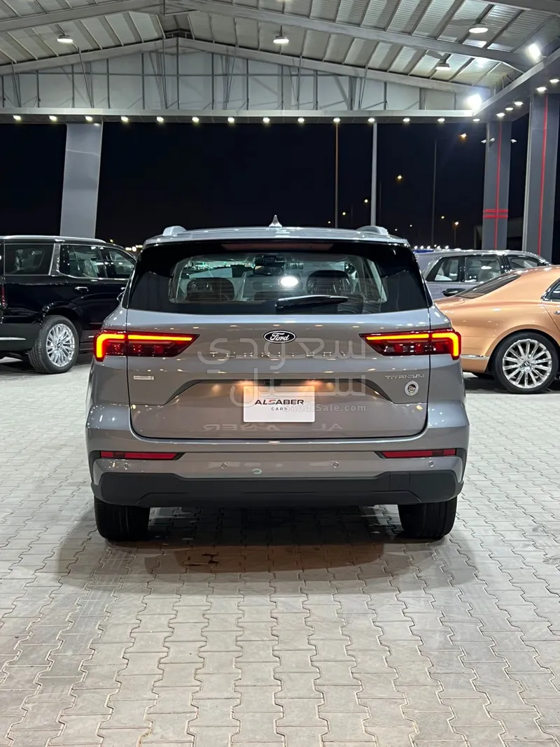 2026 فورد تيريتوري تيتانيوم بلس