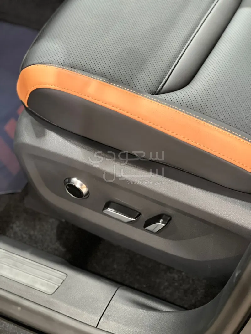 2026 فورد تيريتوري تيتانيوم بلس