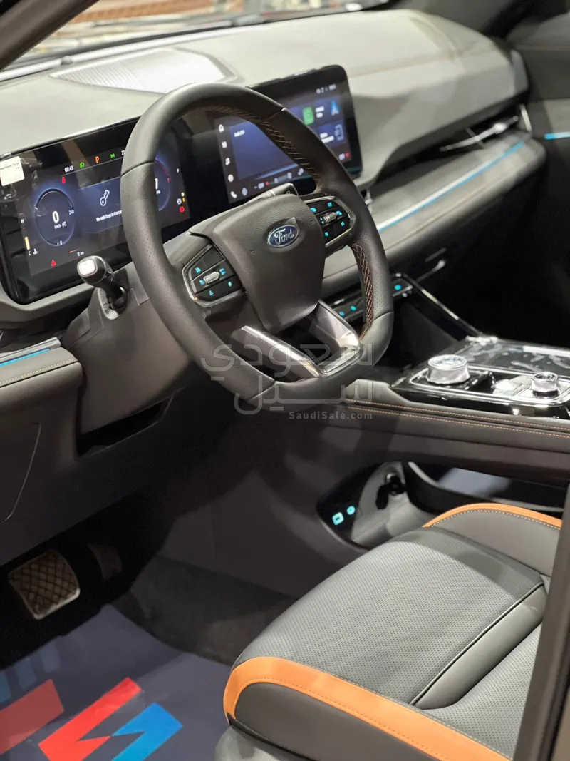 2026 فورد تيريتوري تيتانيوم بلس