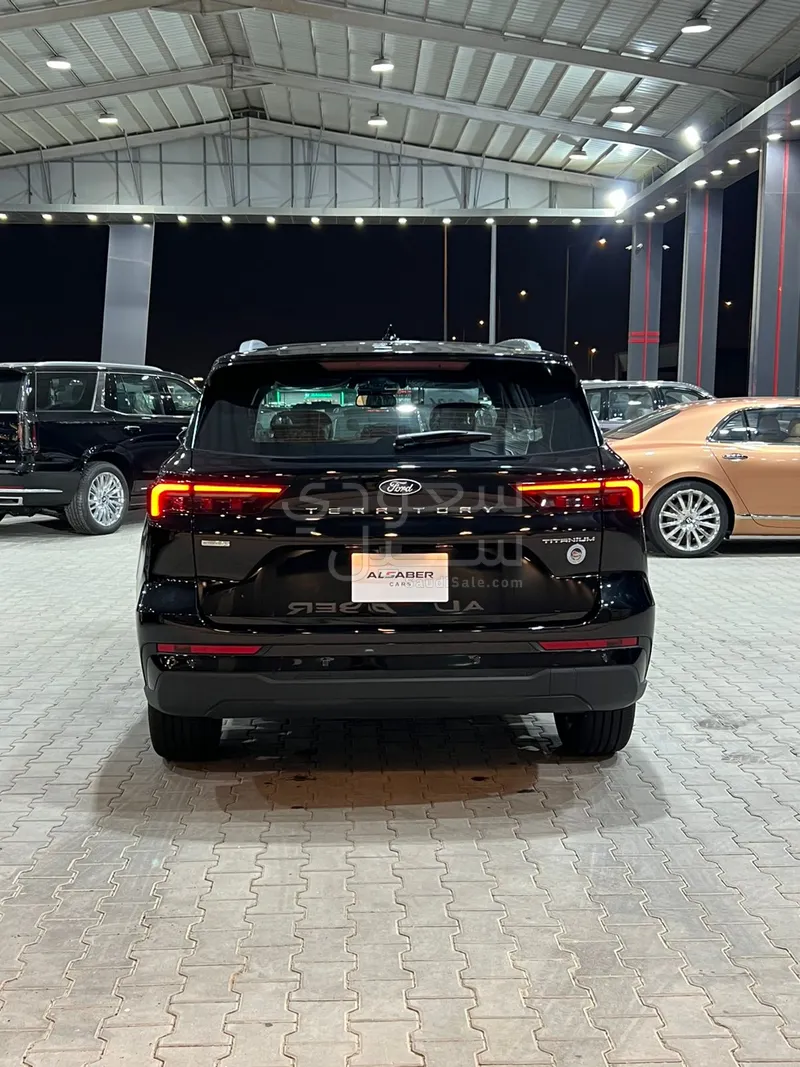 2026 فورد تيريتوري تيتانيوم بلس