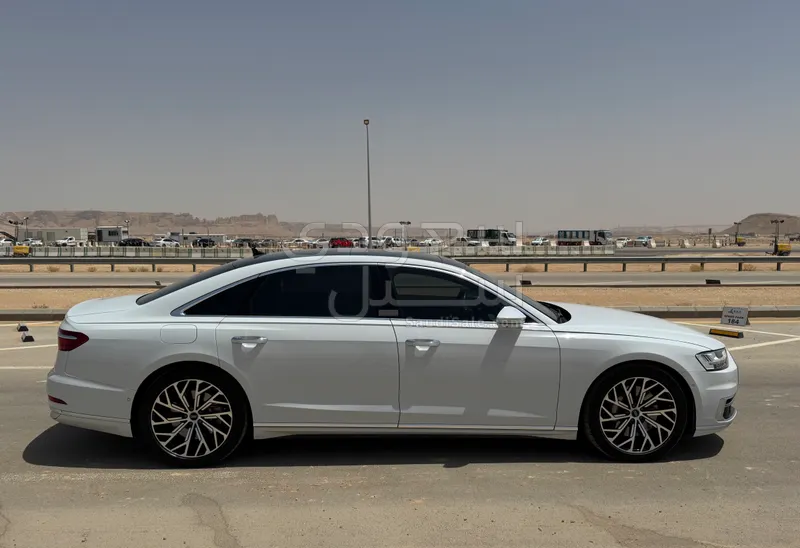 2018 اودي اي 8 ال 55تي اف اس أي