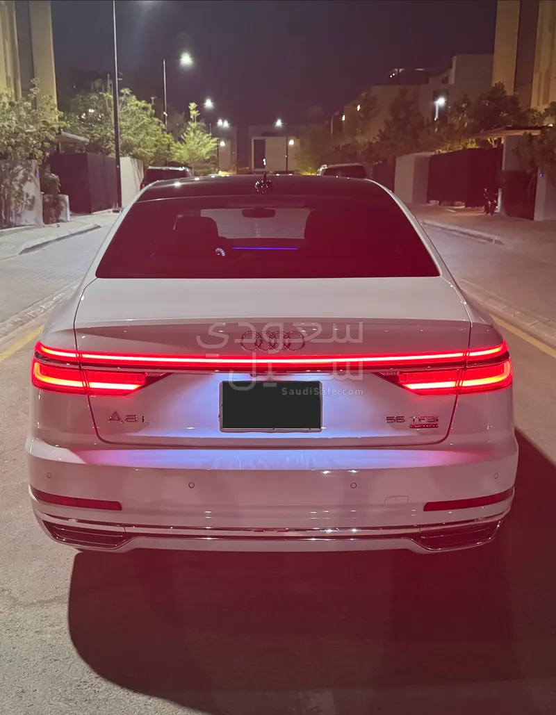 2018 اودي اي 8 ال 55تي اف اس أي