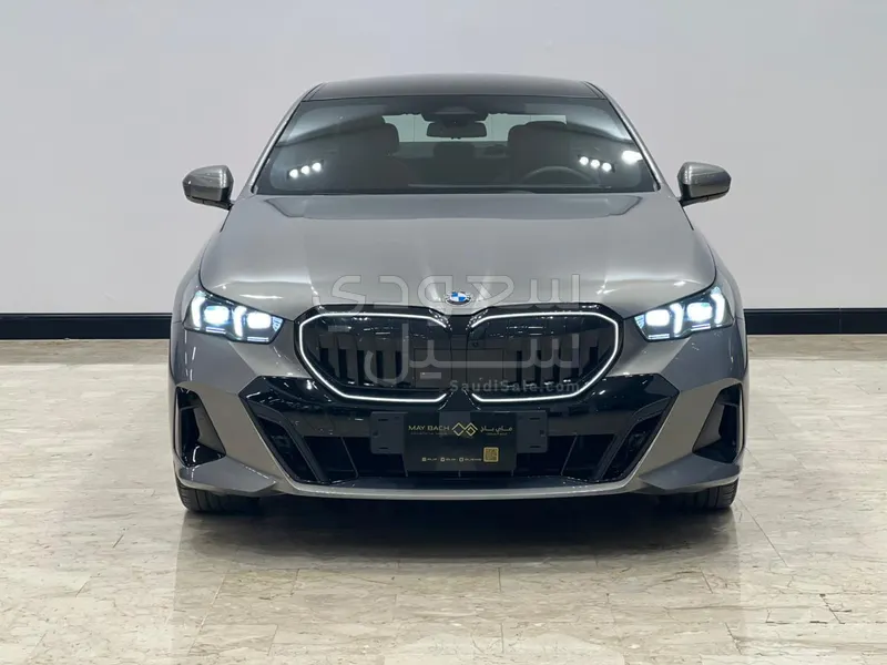 2024 بي ام دبليو الفئة الخامسة 520 أي إم كت