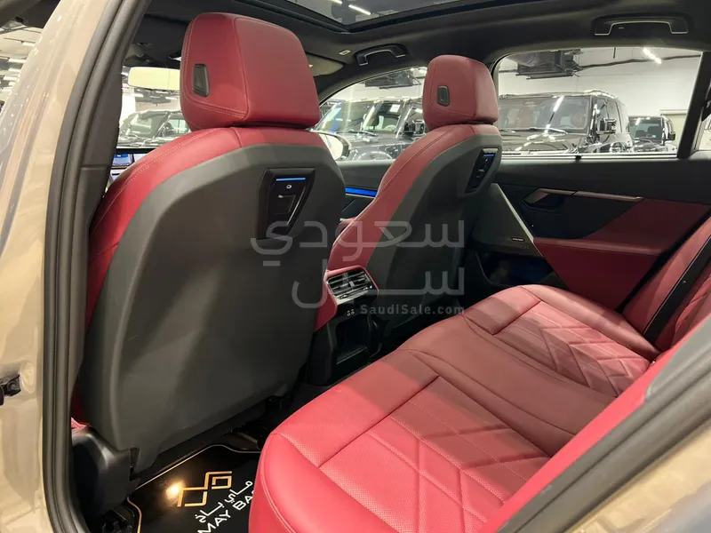 2024 بي ام دبليو الفئة الخامسة 520 أي إم كت