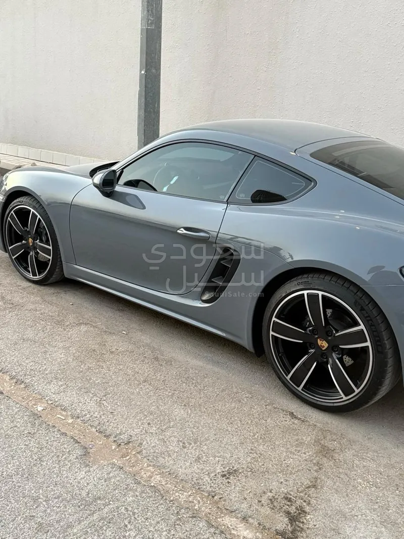 2025 بورش كايمان