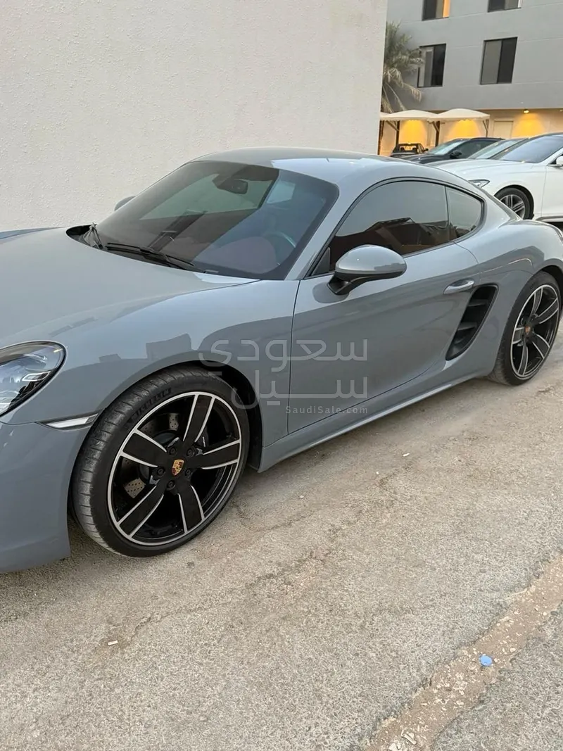 2025 بورش كايمان