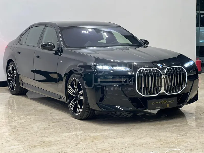 2026 بي ام دبليو الفئة السابعة 735أي