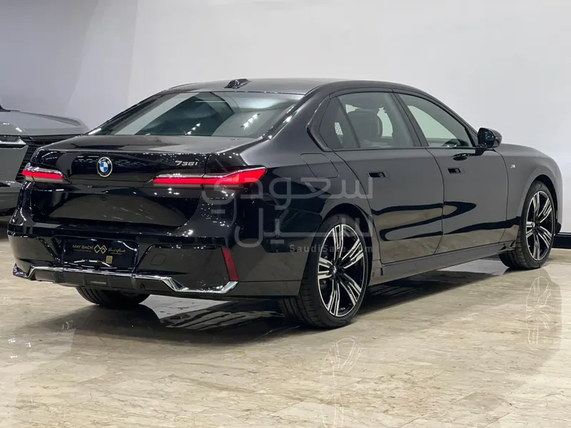 2026 بي ام دبليو الفئة السابعة 735أي