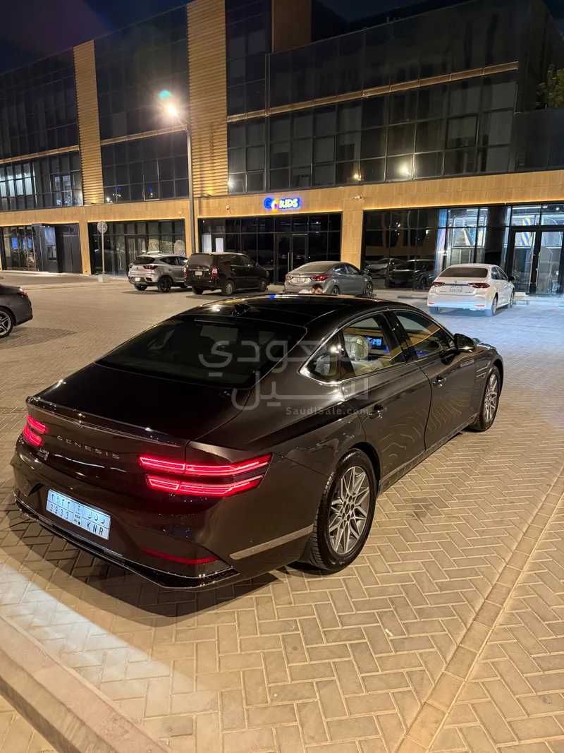 2025 جينيسيس جي 80