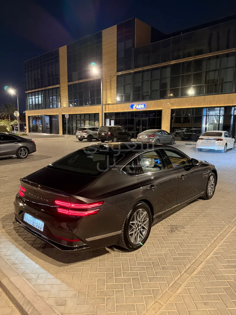 2025 جينيسيس جي 80