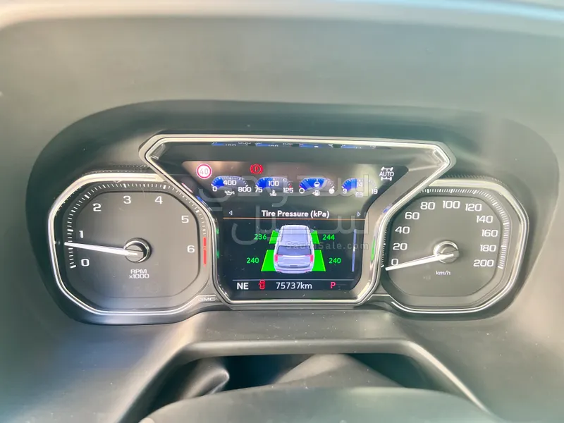 2021 جي ام سي يوكون اي تي 4