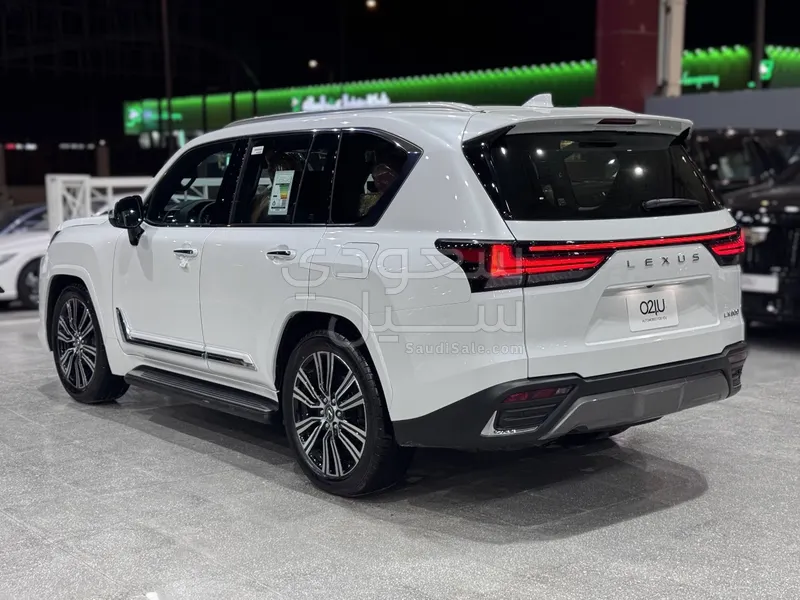 2025 لكزس إل إكس 600