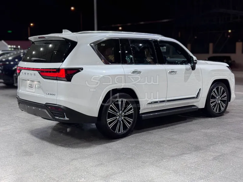 2025 لكزس إل إكس 600