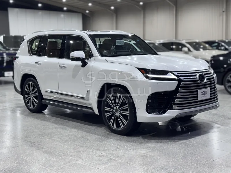 2025 لكزس إل إكس 600