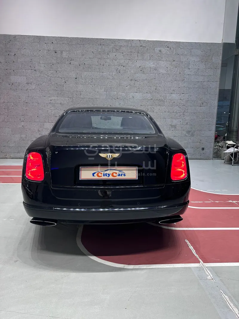 2011 بنتلي مولسان