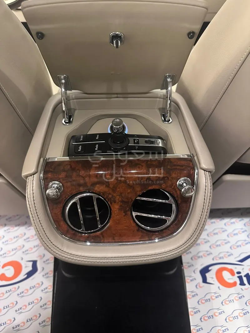 2011 بنتلي مولسان