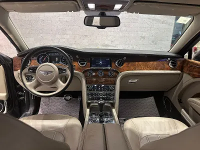 2011 بنتلي مولسان