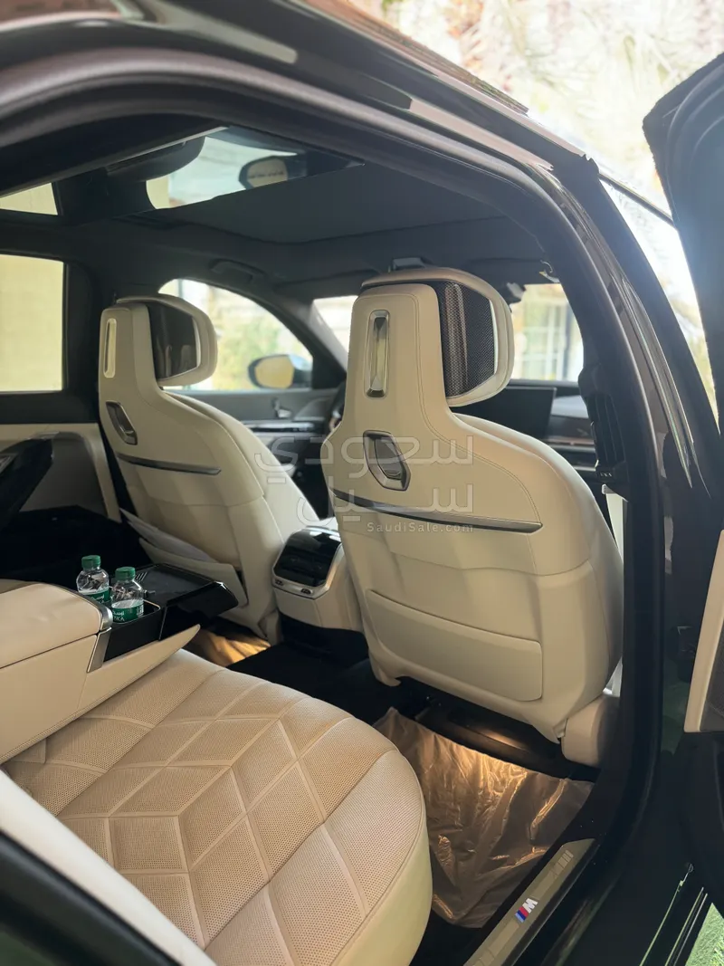 2024 بي ام دبليو الفئة السابعة 735أي